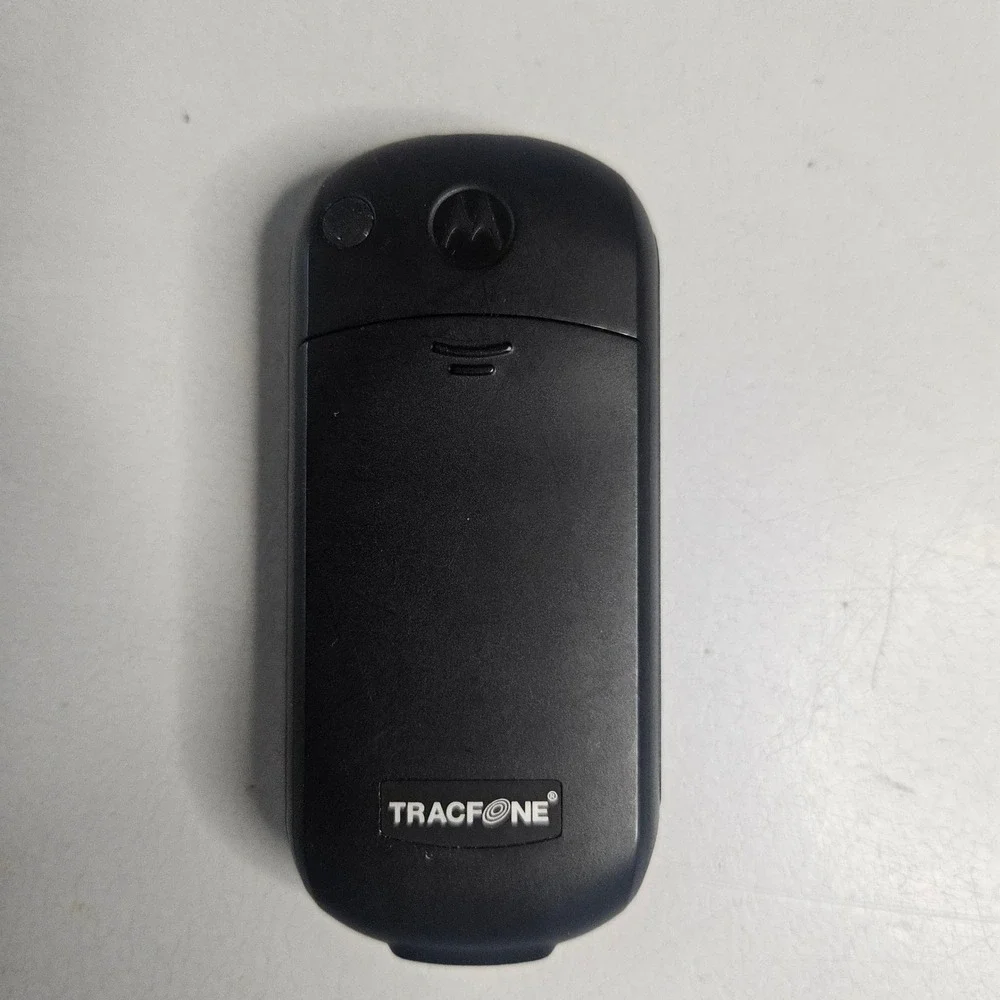 Motorola C139 TracFone Cell Phone Black Silver Bundle AC Car Chargers UNTESTED‎